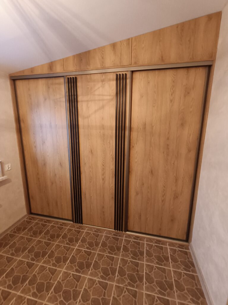 zabudowan z lamelami Kors Meble