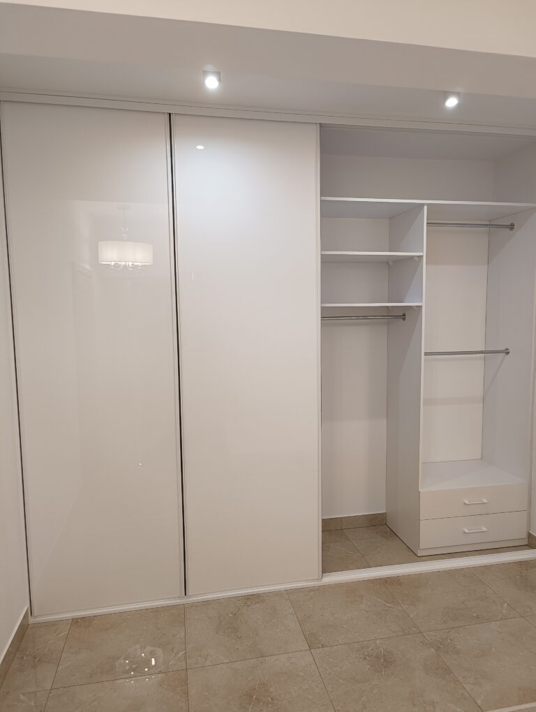 szafa zbaudowa Kors Meble